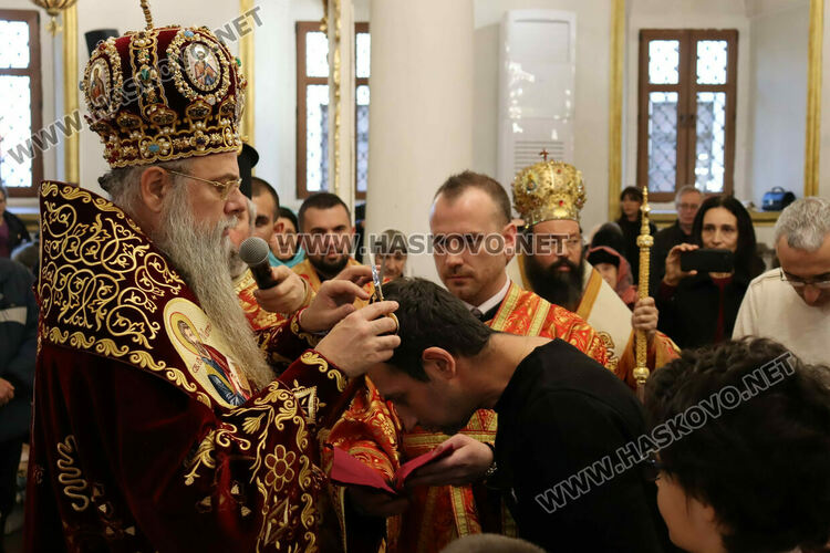 Владиката служи в „Света Богородица“ на Ивановден