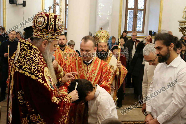 Владиката служи в „Света Богородица“ на Ивановден