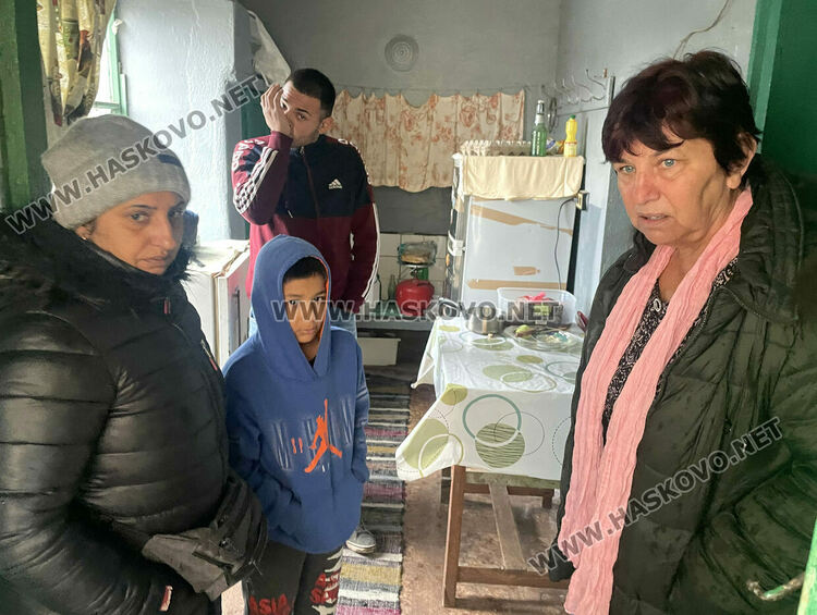 Семейство с три деца остана без дом след пожар