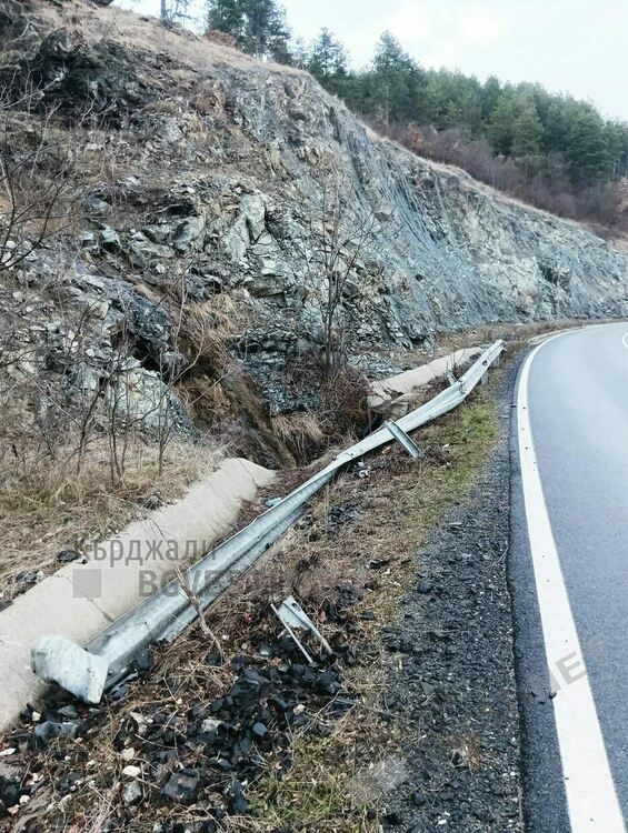 Пет катастрофи през уикенда в Кърджалийско,18-годишен излетя от пътя