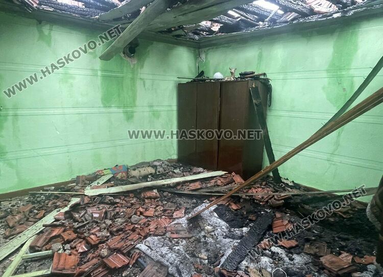 Семейство с три деца остана без дом след пожар