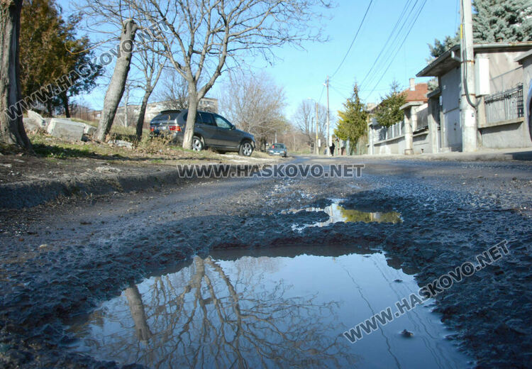В Хасково се жалваха от пропадане на къщи, кал и локви заради подпочвени води
