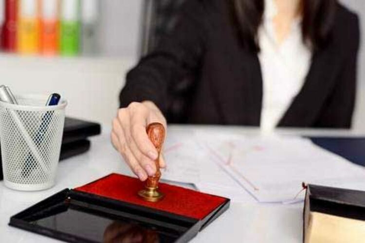 Мъж и жена се опитаха да измамят нотариус в Кърджали, за да присвоят 8 бона