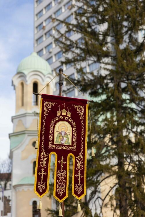 23-годишният Иван Налбантов извади богоявленския кръст от водите на езерото в градския парк