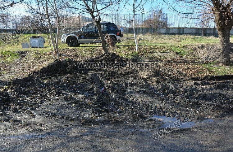 В Хасково се жалваха от пропадане на къщи, кал и локви заради подпочвени води