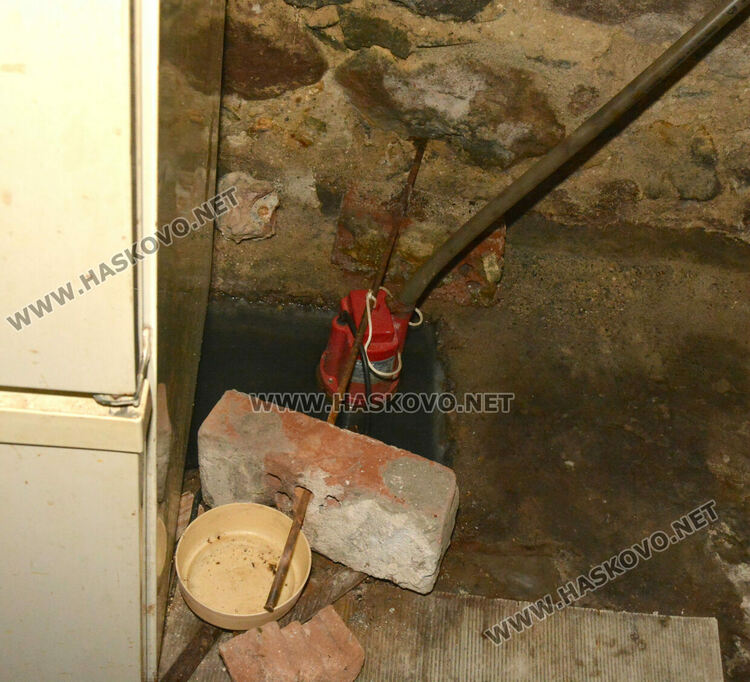 В Хасково се жалваха от пропадане на къщи, кал и локви заради подпочвени води