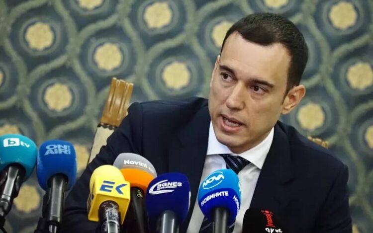 Столичният кмет Васил Терзиев говори разпалено по време на пресконференцията, на която бяха оповестени резултатите от одита на завода за боклук.