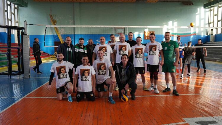 Организаторите на благотворителния турнир "Живот за Рени" се отчитат пред обществеността