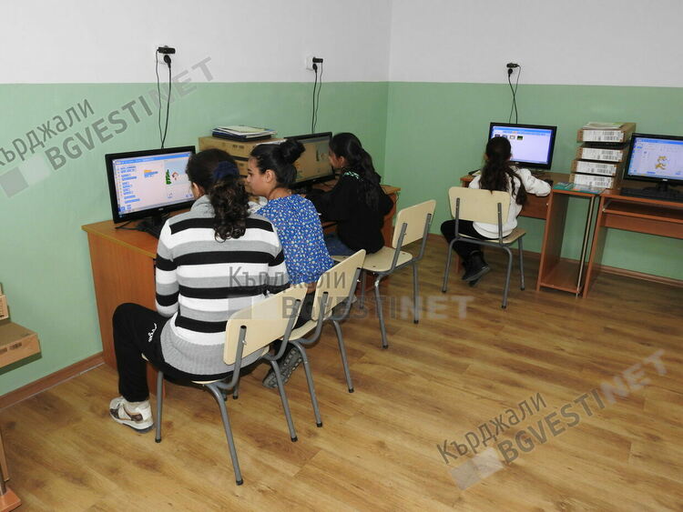 Как едно училище в Махалата на Кърджали се превърна в еталон за региона?