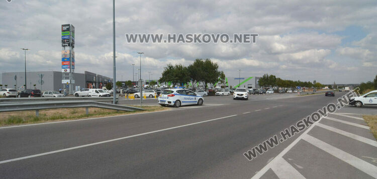 Светофар за 450 000 лв. ще има до „Холидей парк“, обявиха обществена поръчка