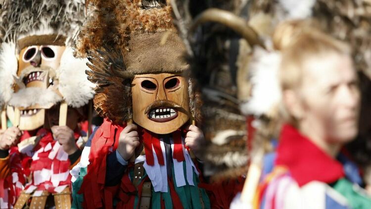 Изложбата „Изкуството на маската“ представят в зала „Атриум“ на Областна администрация в Перник