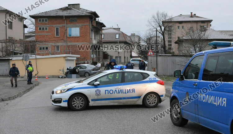 Водач на Мазда почина и се заби в гараж на улица „Дунав“