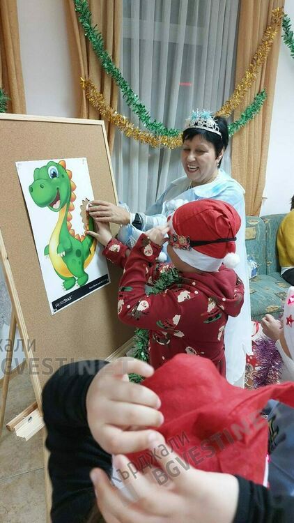 Руската общност в Кърджали поздрави децата с Рождество и Нова година.