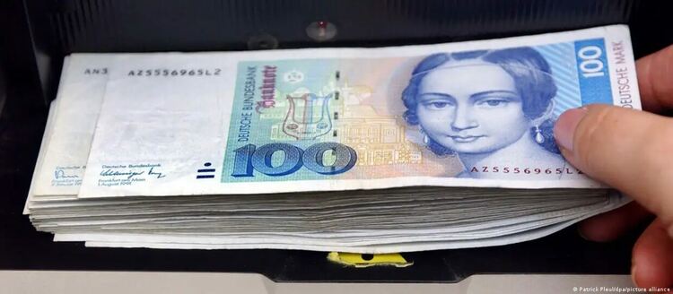 Много хора все още имат стари германски марки, които биха могли да обменят в банката