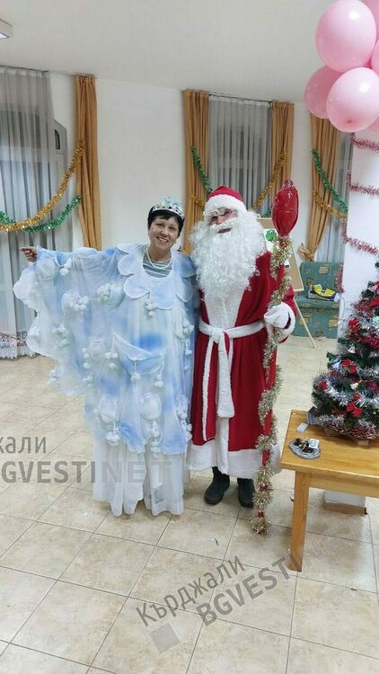 Руската общност в Кърджали поздрави децата с Рождество и Нова година.