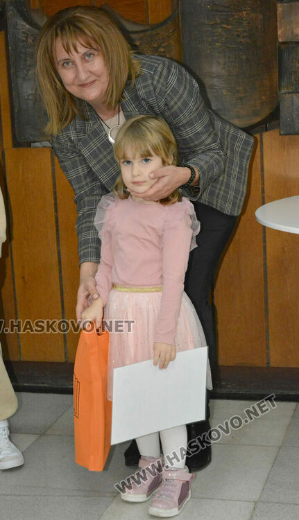 Наградиха най-активните читатели за 2023 г. в хасковската библиотека