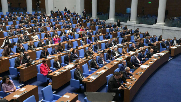 Управляващите отчетоха успехи, а опозицията не спести критики в първия пленарен ден за 2024 г.