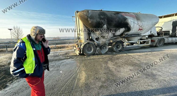 Циментовоз се запали на магистралата между Хасково и Пловдив