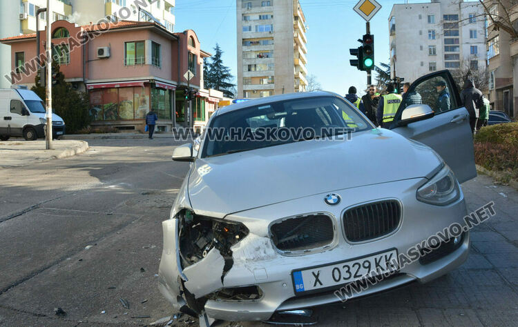 Три коли катастрофираха на кръстовището на „Дунав“ и „Георги Кирков“