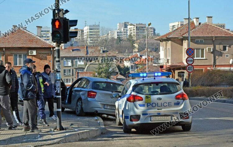 Три коли катастрофираха на кръстовището на „Дунав“ и „Георги Кирков“