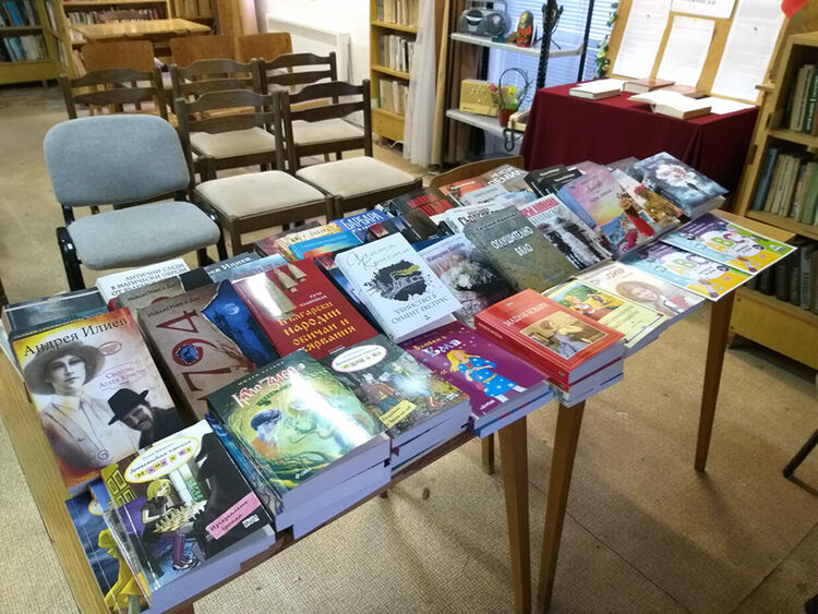 Нови книги получи библиотеката в Минерални бани 