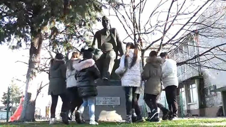 Караславовци направиха филм по случай 120 години от рождението на патрона им