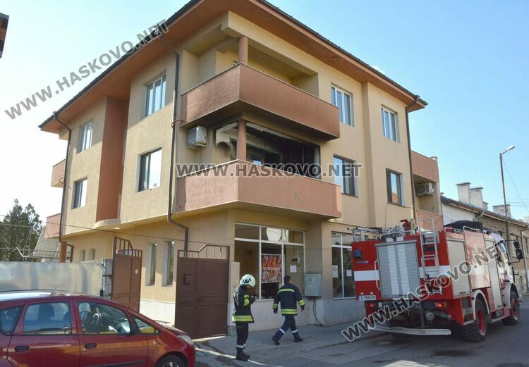 С първа степен изгаряния е мъжът, опитал да загаси пожар на терасата си