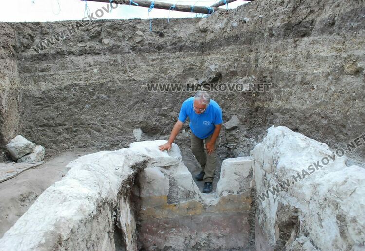 Лаборатория в Германия ще изследва проби от гробницата край хасковското село Текето 