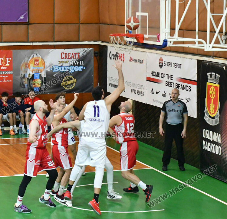 Баскетболистите на „Хасково“ се върнаха към победите след успех над „Чавдар“