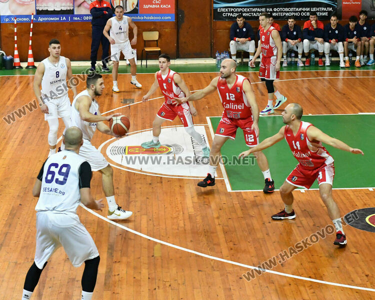 Баскетболистите на „Хасково“ се върнаха към победите след успех над „Чавдар“