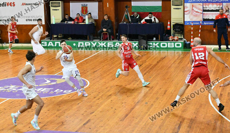 Баскетболистите на „Хасково“ се върнаха към победите след успех над „Чавдар“