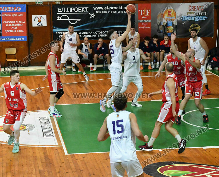 Баскетболистите на „Хасково“ се върнаха към победите след успех над „Чавдар“