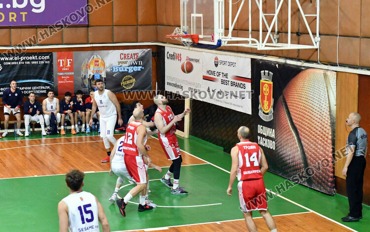 Баскетболистите на „Хасково“ се върнаха към победите след успех над „Чавдар“