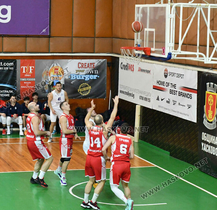 Баскетболистите на „Хасково“ се върнаха към победите след успех над „Чавдар“