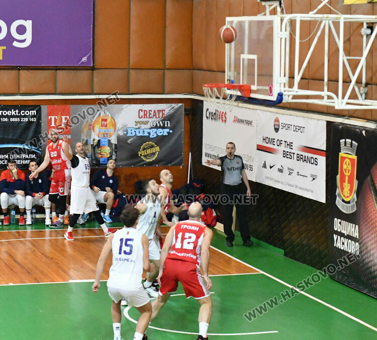 Баскетболистите на „Хасково“ се върнаха към победите след успех над „Чавдар“
