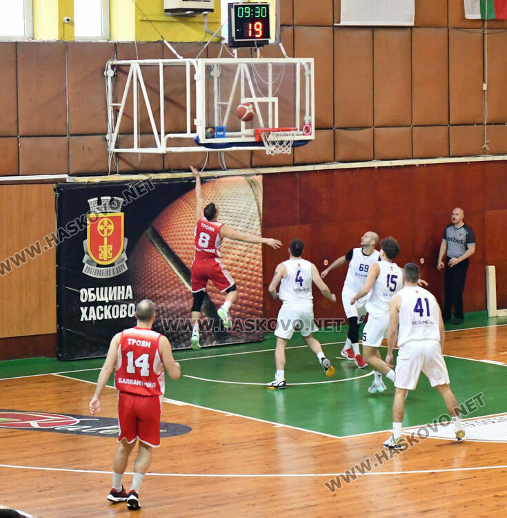 Баскетболистите на „Хасково“ се върнаха към победите след успех над „Чавдар“