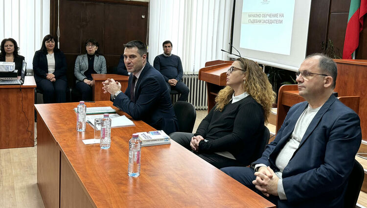 23 съдебни заседатели положиха клетва и преминаха обучение