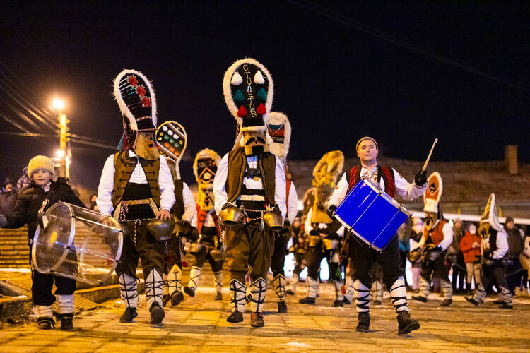 Магията на Сурва 