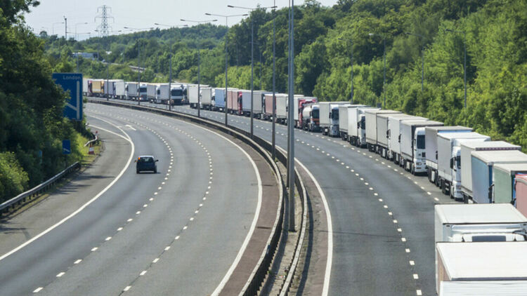 Блокади в цяла Румъния се очакват и днес заради протеста на превозвачите и фермерите