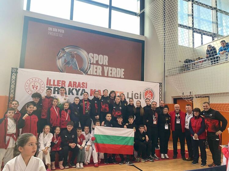 Сребро и три бронза за каратеките от “Възход“ на Международния турнир в Турция