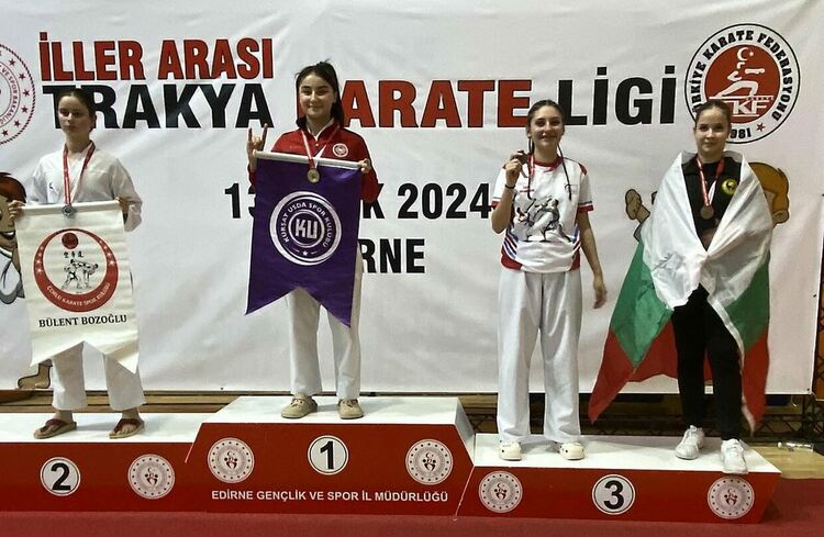 Сребро и три бронза за каратеките от “Възход“ на Международния турнир в Турция