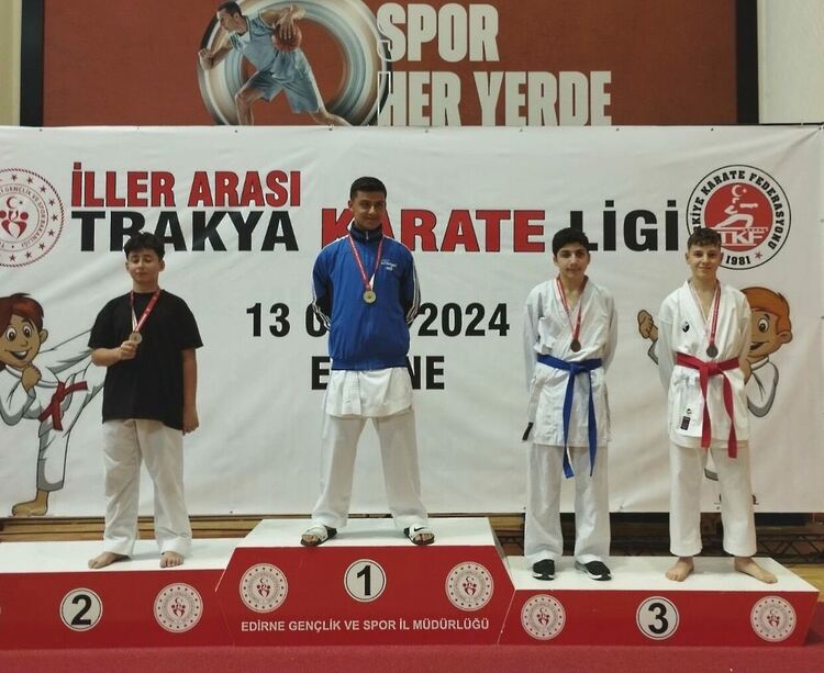 Сребро и три бронза за каратеките от “Възход“ на Международния турнир в Турция