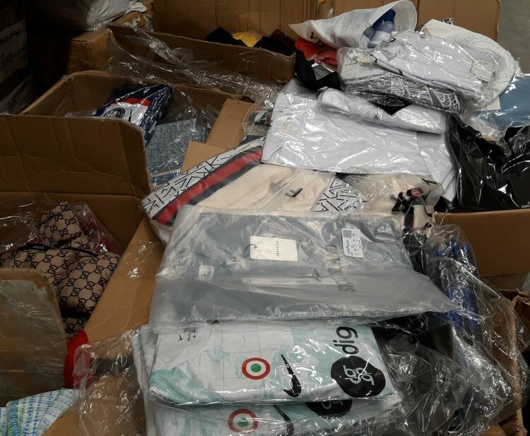 115 колета дрехи менте за Германия са спрени на пункта“ Капитан Андреево