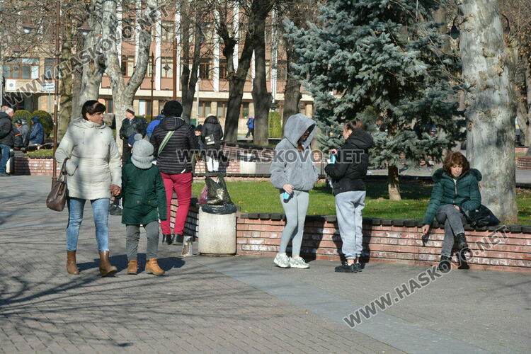 Предимно слънчево и по-топло във вторник