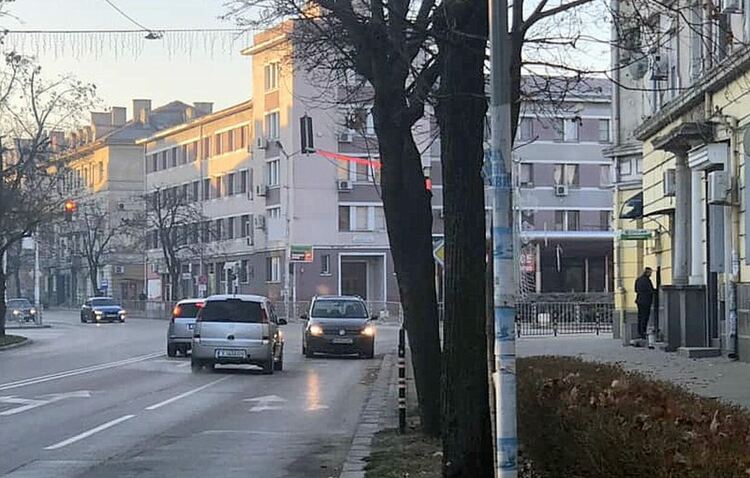 Ще накажат ли шофьора, който безочливо блокира кръстовище в Димитровград