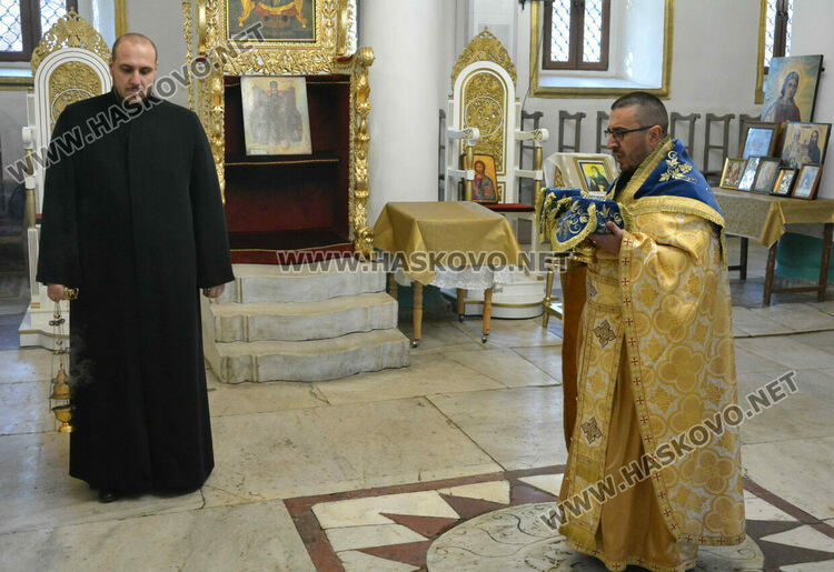 Най-възрастният отец в Хасковска духовна околия Антоний почерпи за имения си ден и пожела здраве на всички миряни