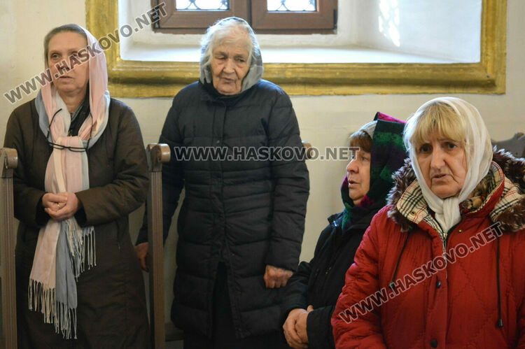 Най-възрастният отец в Хасковска духовна околия Антоний почерпи за имения си ден и пожела здраве на всички миряни