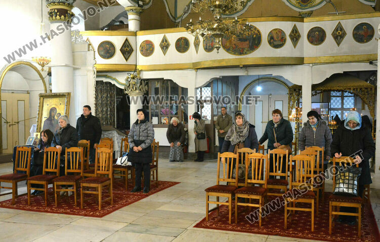 Най-възрастният отец в Хасковска духовна околия Антоний почерпи за имения си ден и пожела здраве на всички миряни