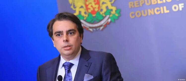 Промените в Закона за обществените поръчки не са взети под влияние на външно становище, пишат от МФ.