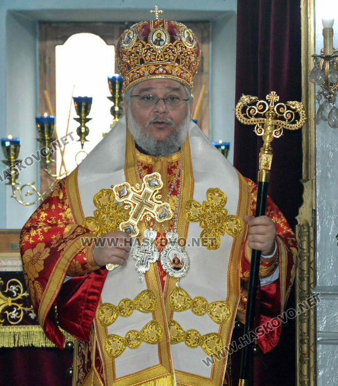 Митрополит Киприан и епископ Исаак отслужиха литургия на Атанасовден в Харманли